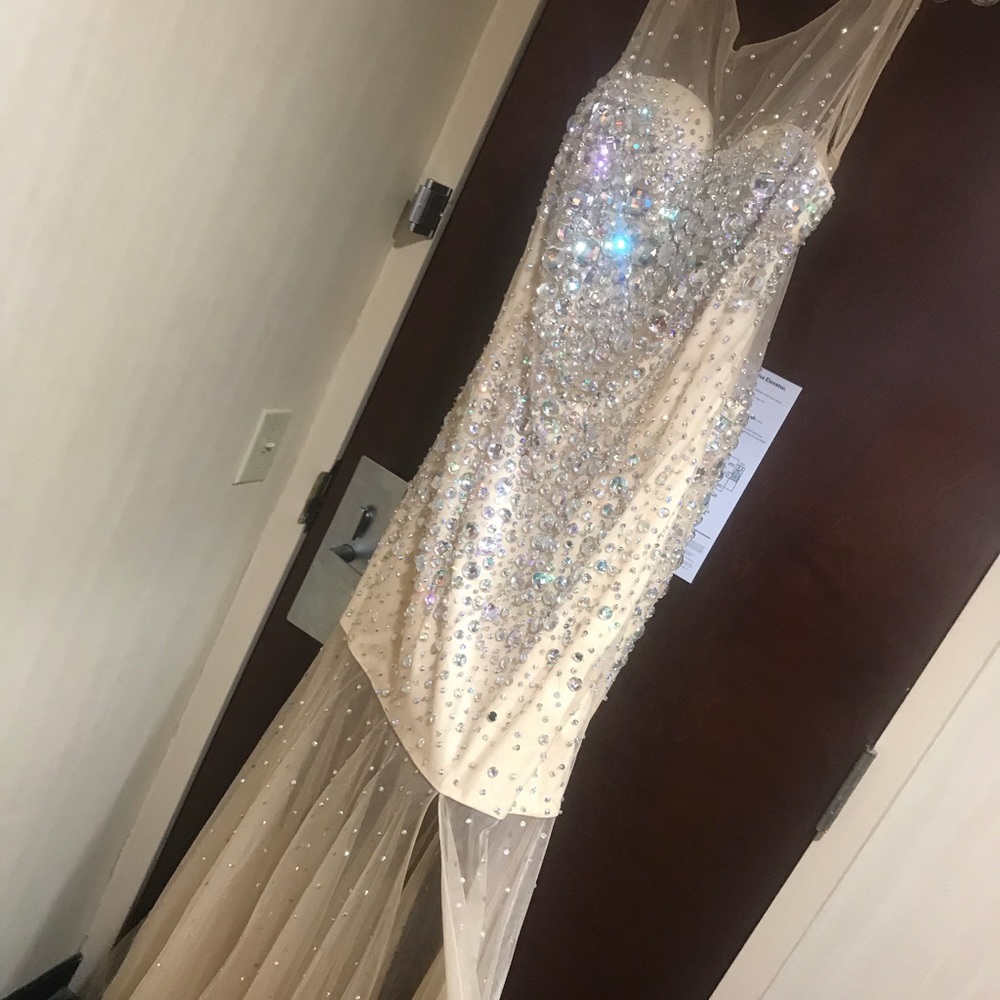 Prom dress - Picture 2 of 4